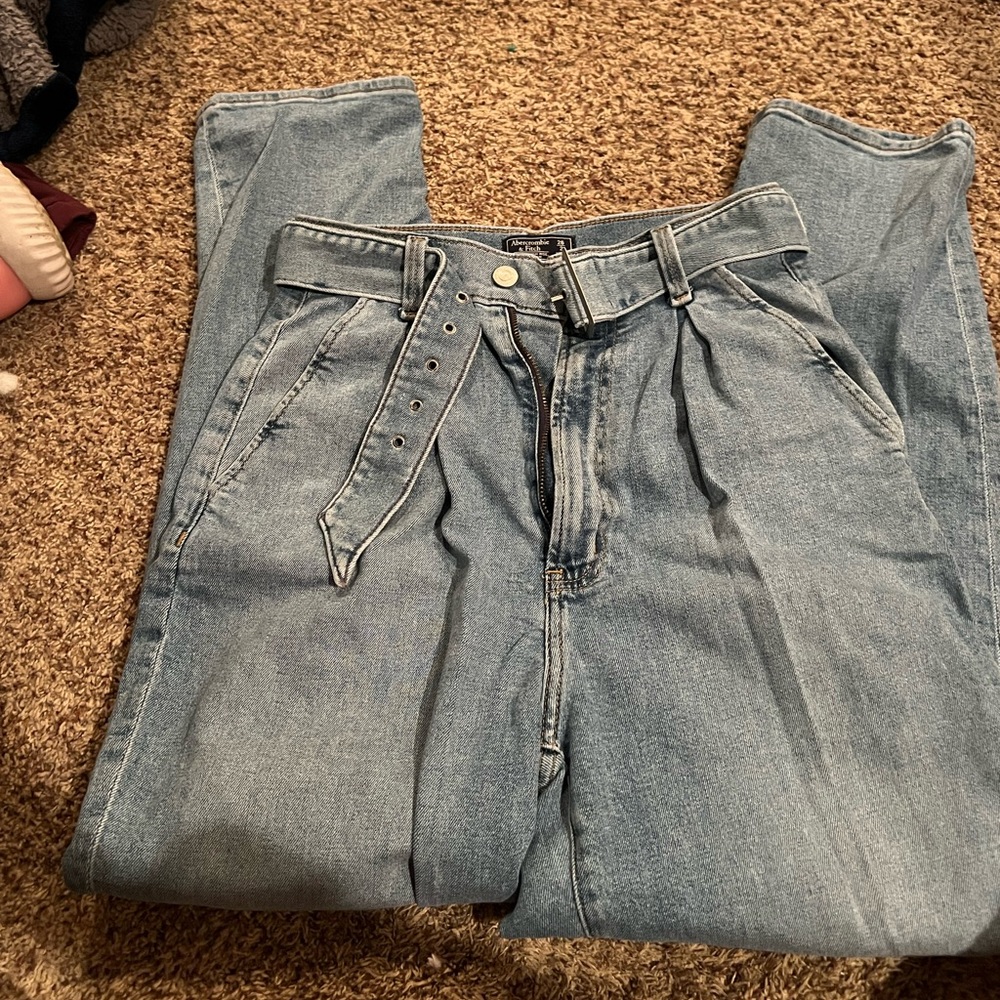 abercrombie mom jeans with belt